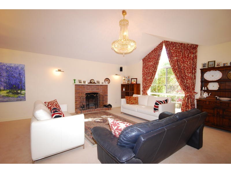 64 Pine County Place, Bellbowrie QLD 4070